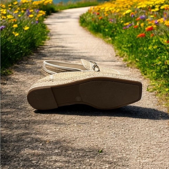 Vince Camuto Cream Gold Woven Loafer Like New! - Picture 9 of 10